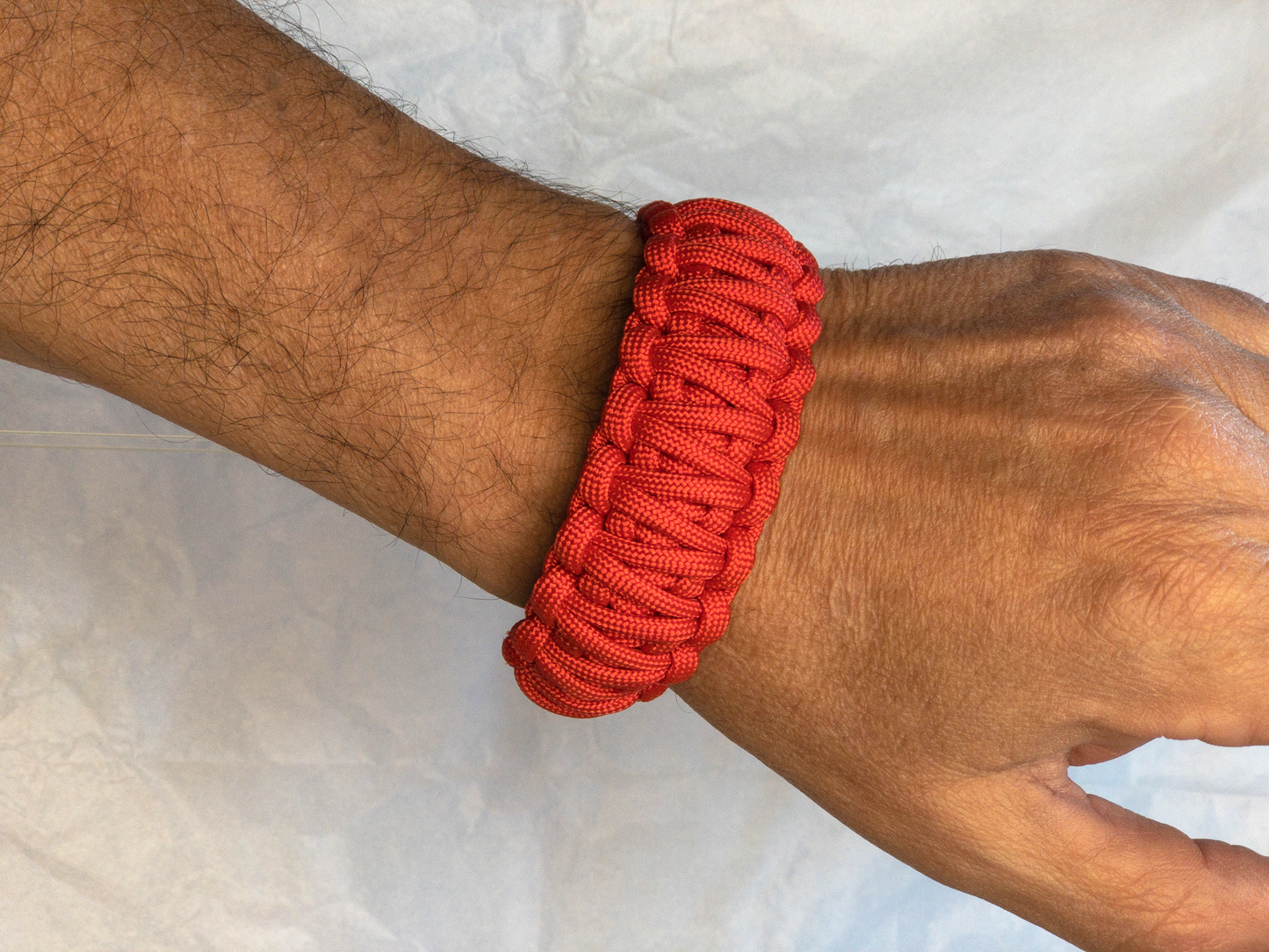 Pulsera Paracord COLOR SCARLET ROJO con cierrre metalico de la colección Paracolor BGC Blakii